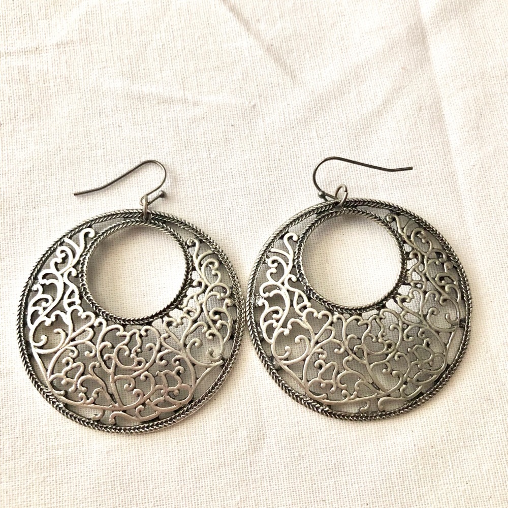 Vintage silver tone bohemian filgree earrings